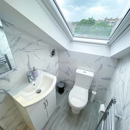 Large 1-Bedroom Flat, 5 Guest, London - F4 Exterior foto